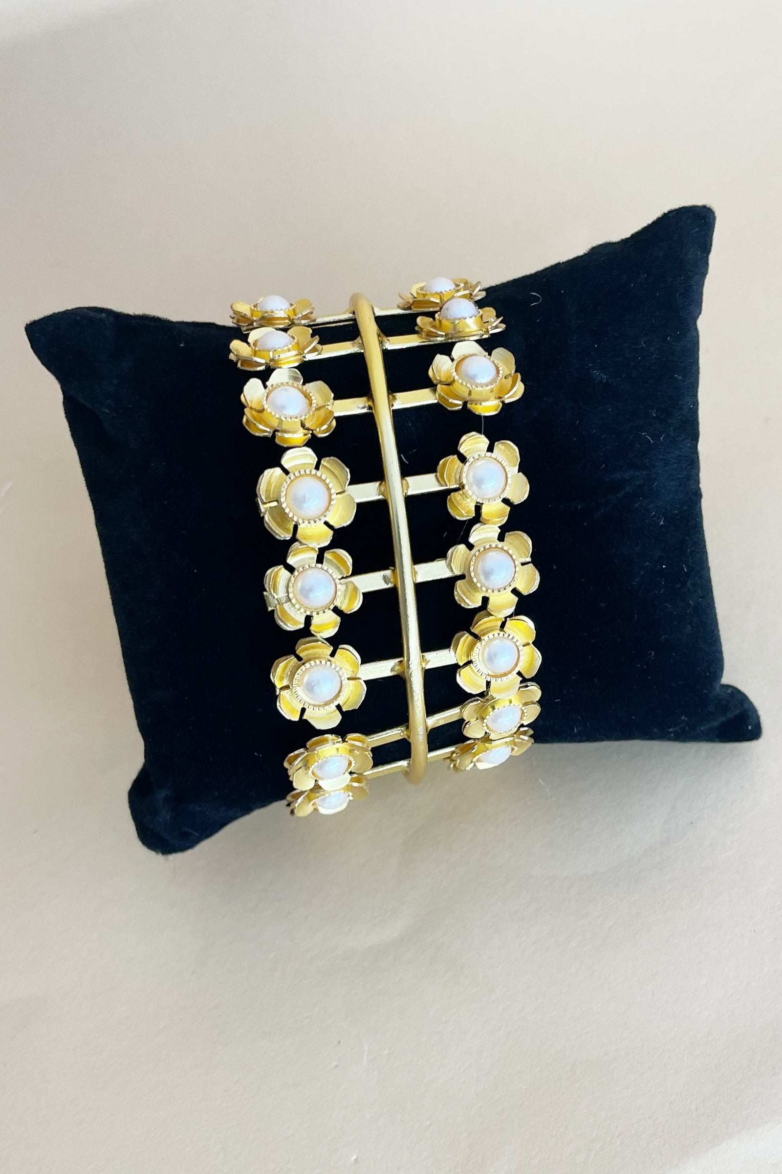 Golden Bracelet with White Pearl Flower Pattern
