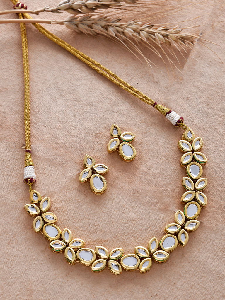 Gold Finish Kundan Flower Pattern Choker - Mayrake.in