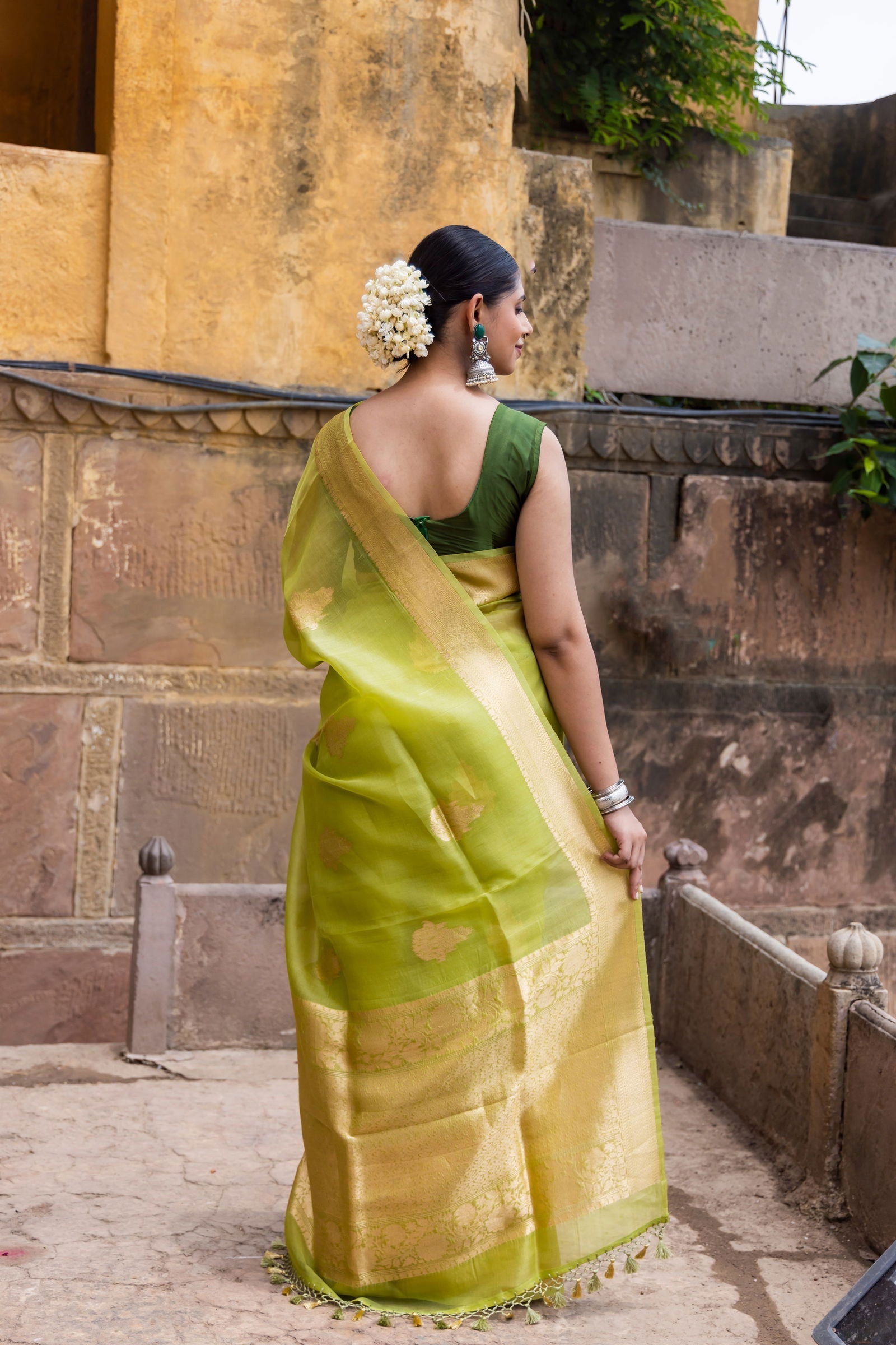 Handloom Parrot Green Pure Kora Organza Banarasi Saree - Mayrake.in