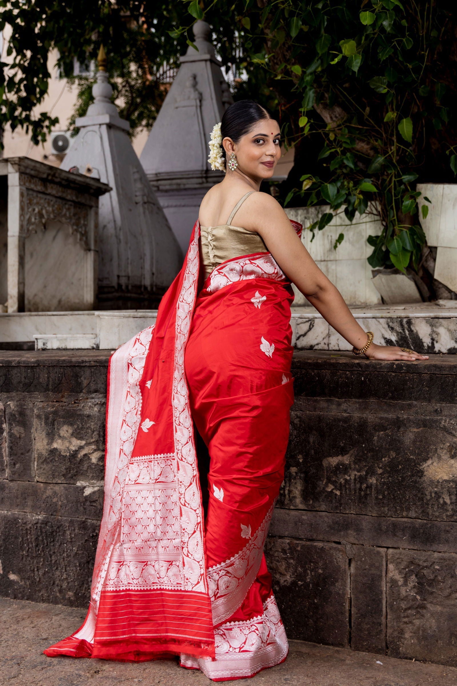 Handloom Red Pure Katan Silk Banarasi Saree - Mayrake.in