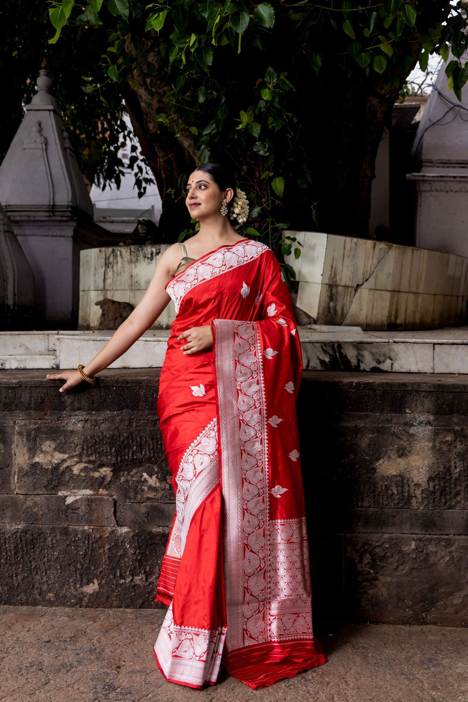 Handloom Red Pure Katan Silk Banarasi Saree - Mayrake.in