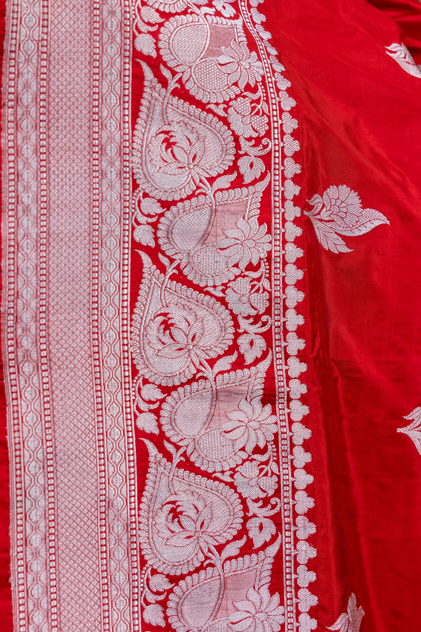 Handloom Red Pure Katan Silk Banarsi Saree - Mayrake