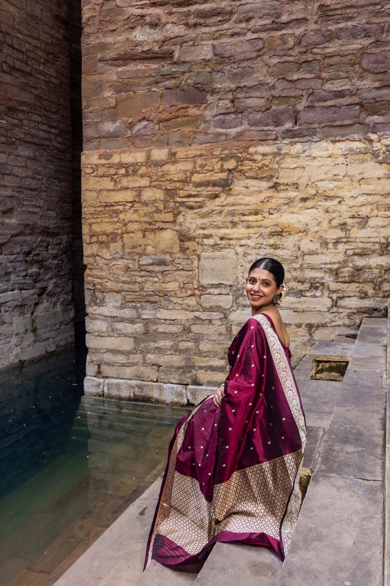 Handloom Wine Red Pure Katan Silk Banarsi Sare - Mayrake