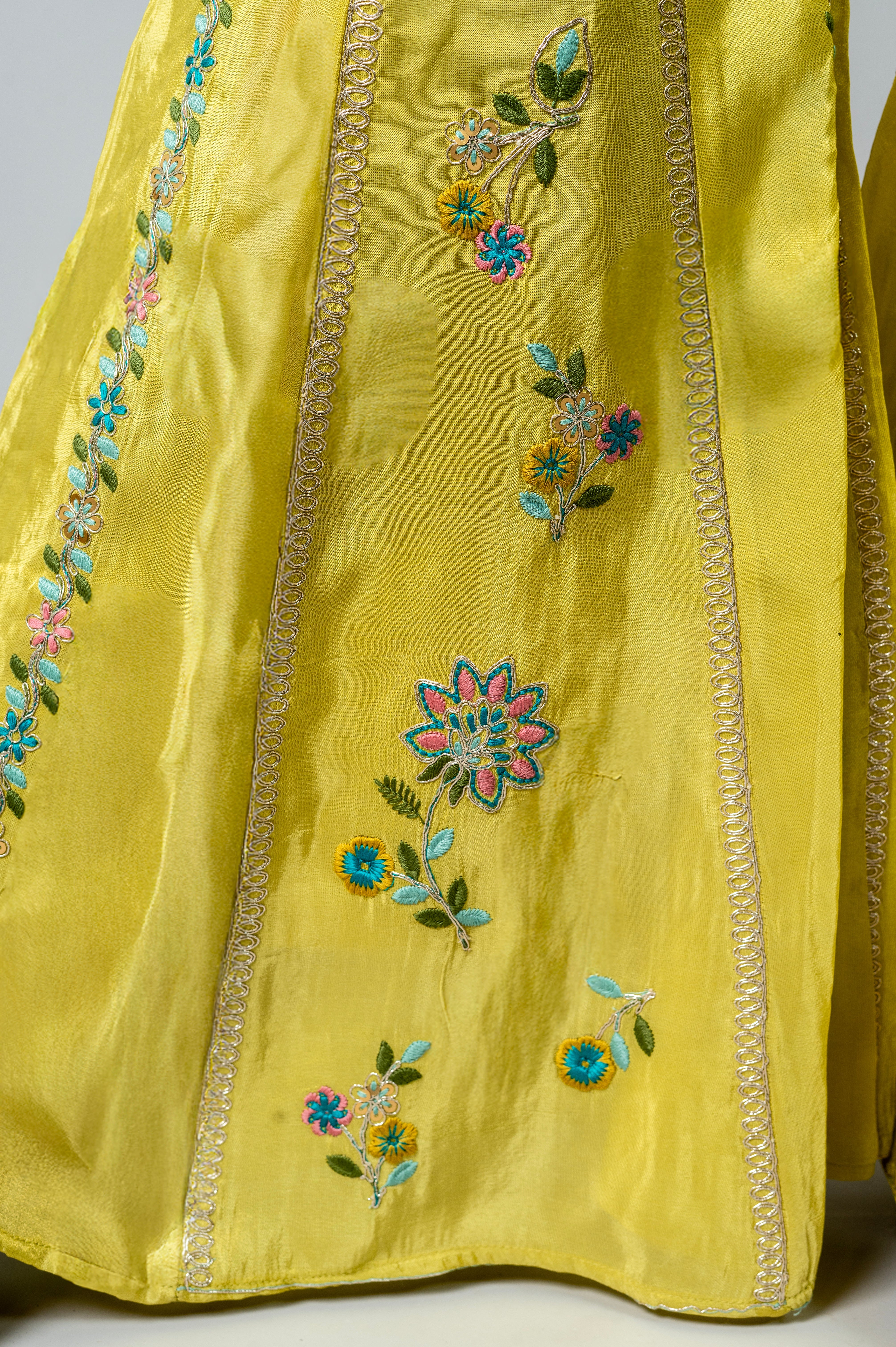 #color_marigold yellow