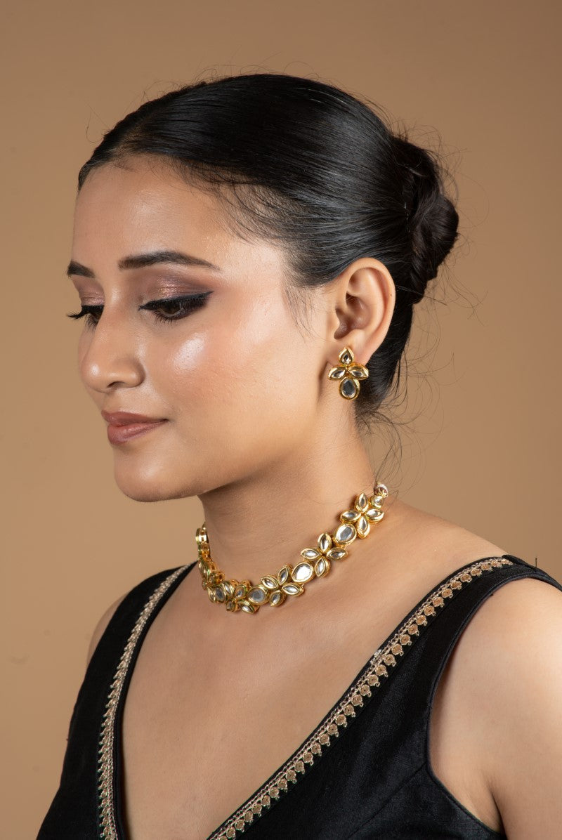 Stunning Gold Finish Kundan Flower Pattern Choker Jewellery
