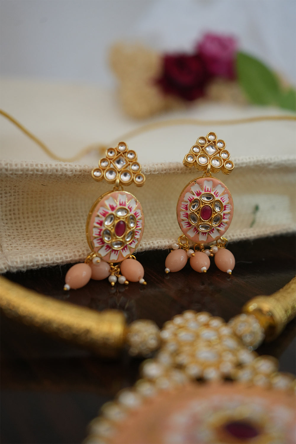 Elegant Jadau Kundan Hasli Necklace with Pearls and Peach Beads – Traditional Jewellery