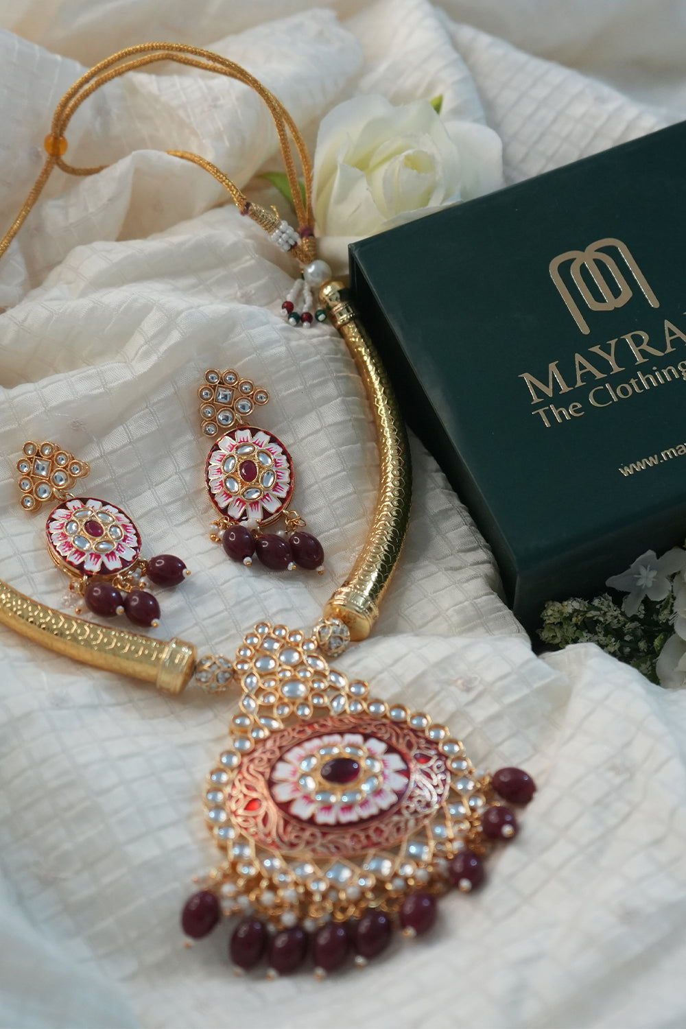 Elegant Jadau Kundan Hasli Necklace with Pearls and Peach Beads – Traditional Jewellery