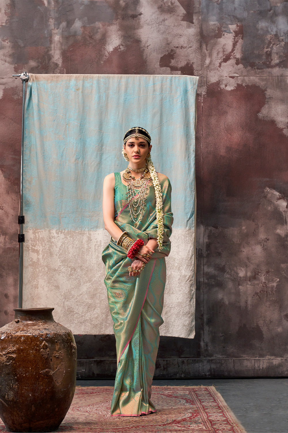 Two-Tone Green Weaving Silk Saree with Contrast Selvage Border