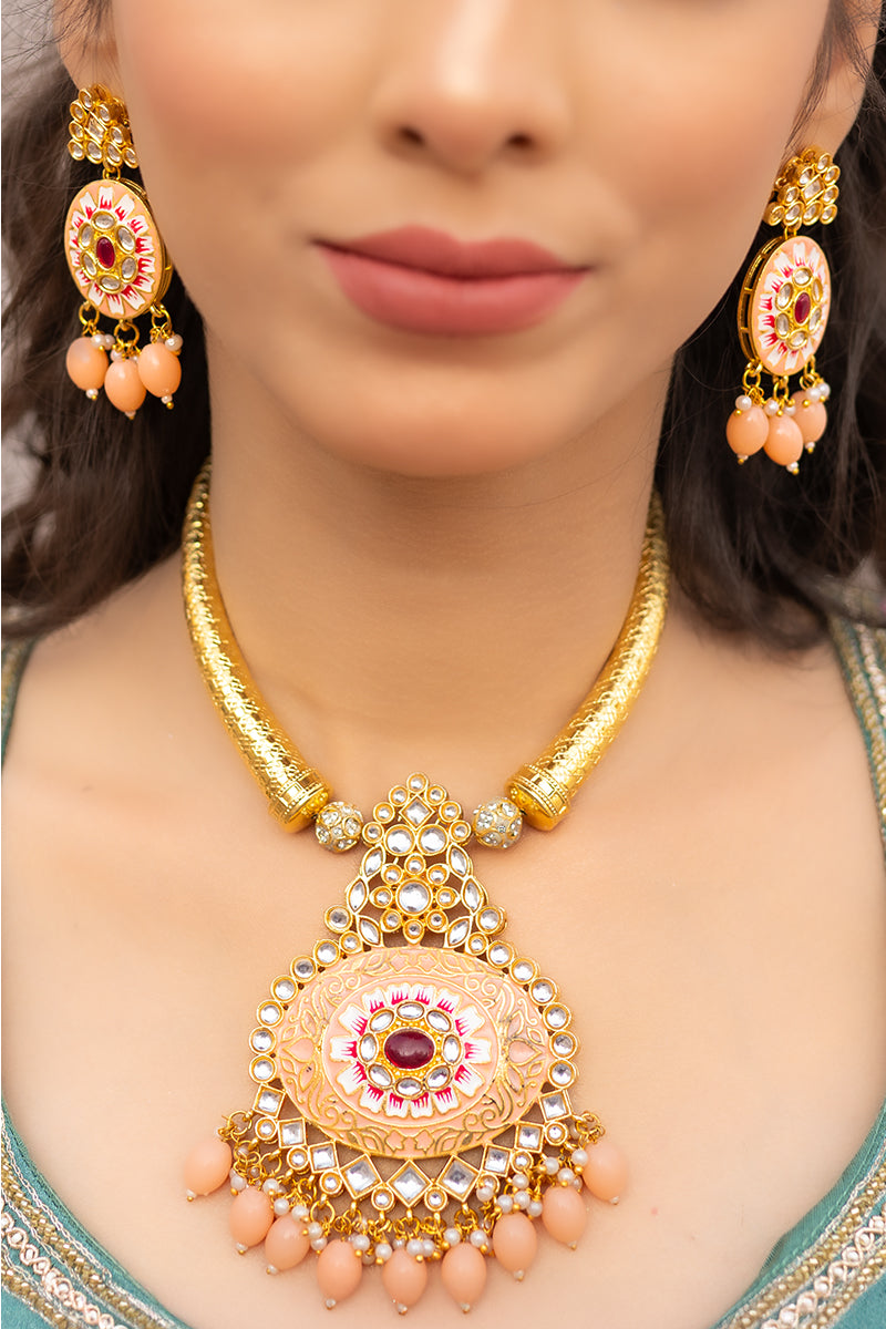 Elegant Jadau Kundan Hasli Necklace with Pearls and Peach Beads – Traditional Jewellery