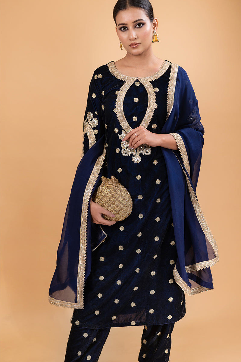 Golden Color Potli with Full Gold Pearls and Sequin Work
