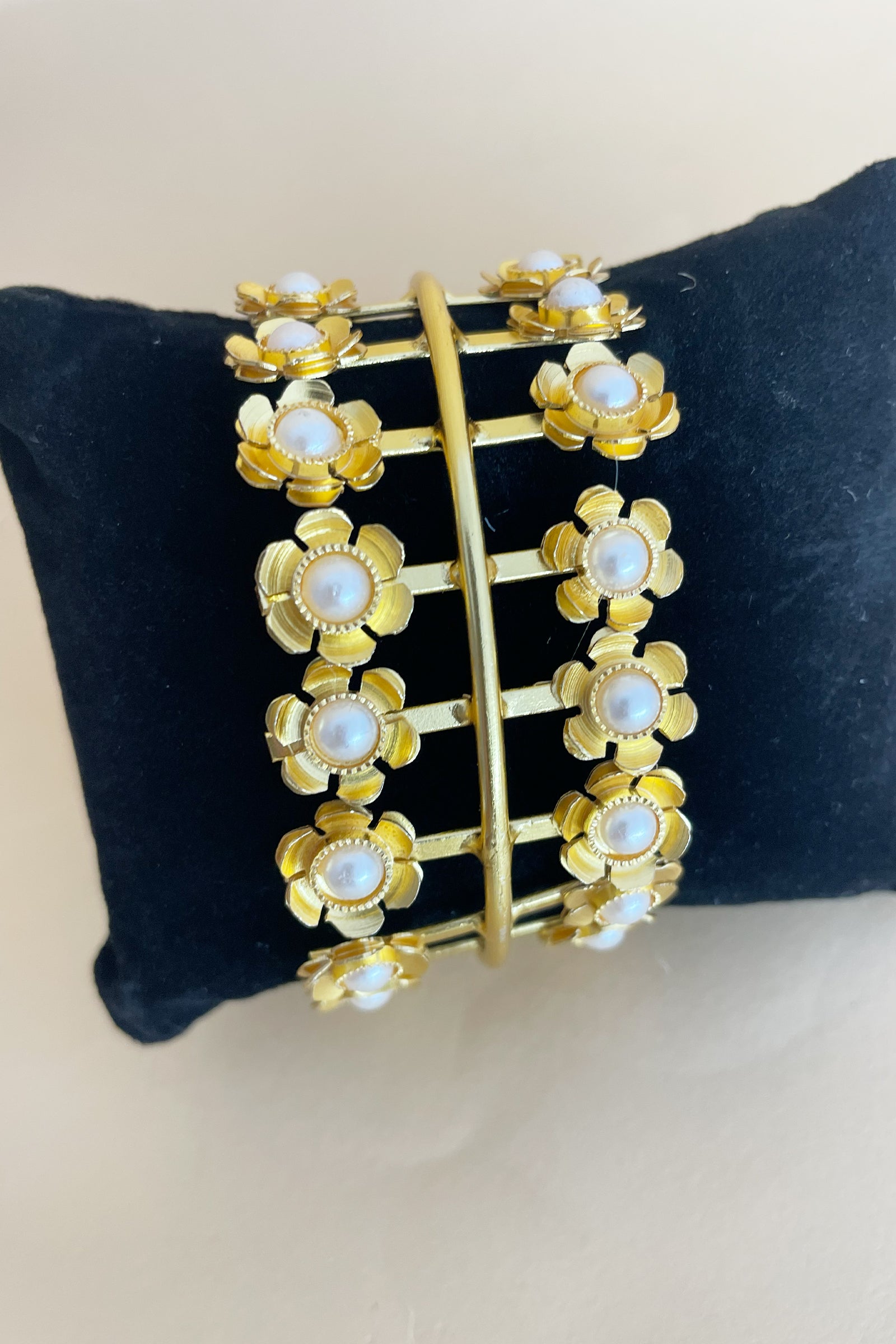 Golden Bracelet with White Pearl Flower Pattern