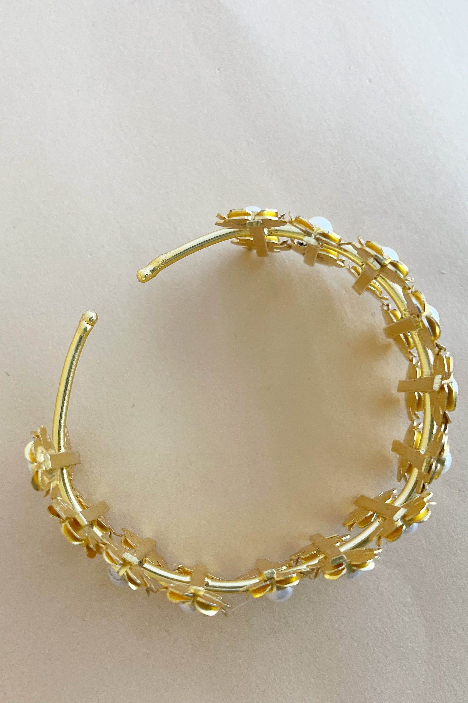 Golden Bracelet with White Pearl Flower Pattern