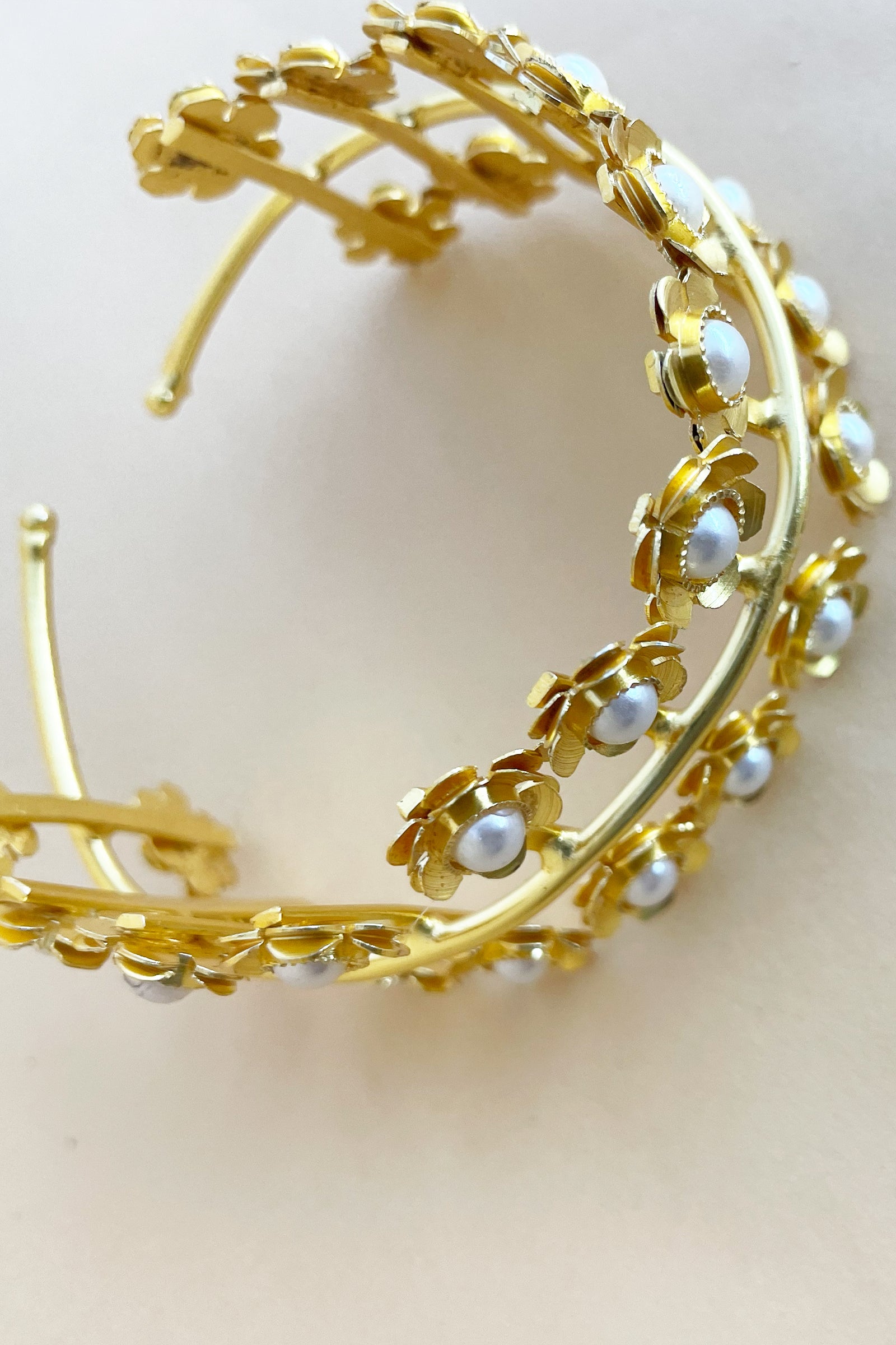 Golden Bracelet with White Pearl Flower Pattern