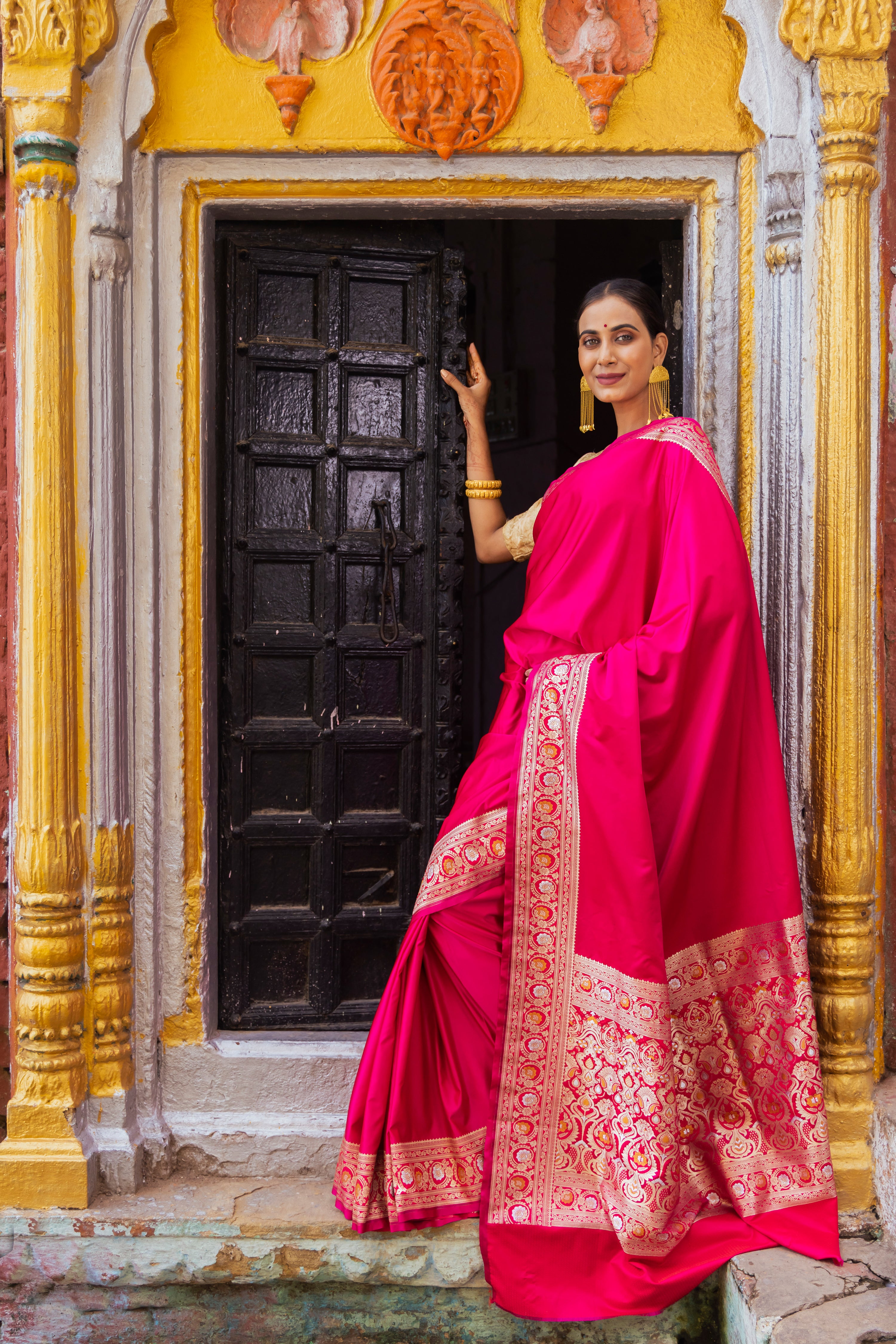 Handloom Navy Blue Mashru Silk Banarasi saree