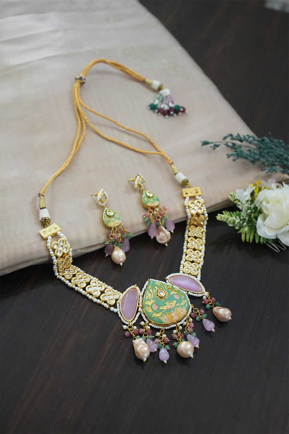 Gold Finish Kundan Necklace Jewellery with Multi-Color Beads and Pearls