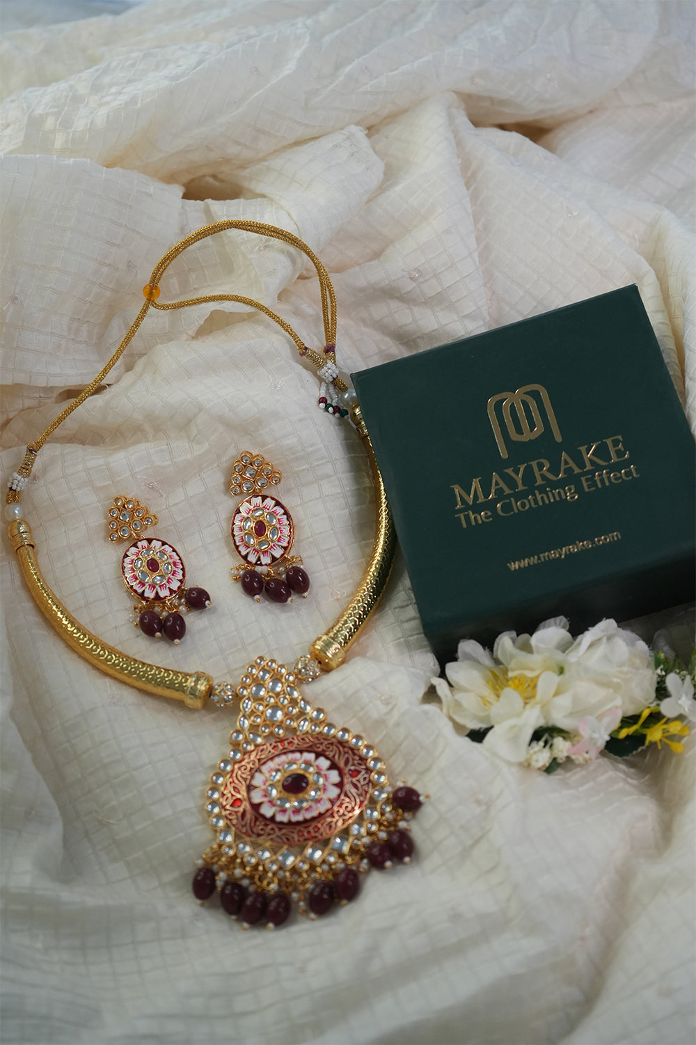 Elegant Jadau Kundan Hasli Necklace with Pearls and Peach Beads – Traditional Jewellery