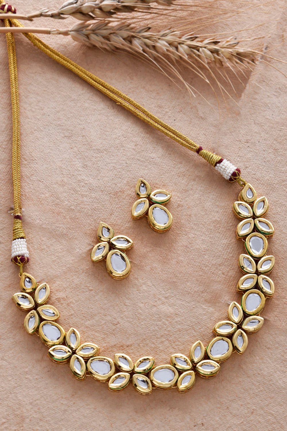 Stunning Gold Finish Kundan Flower Pattern Choker Jewellery