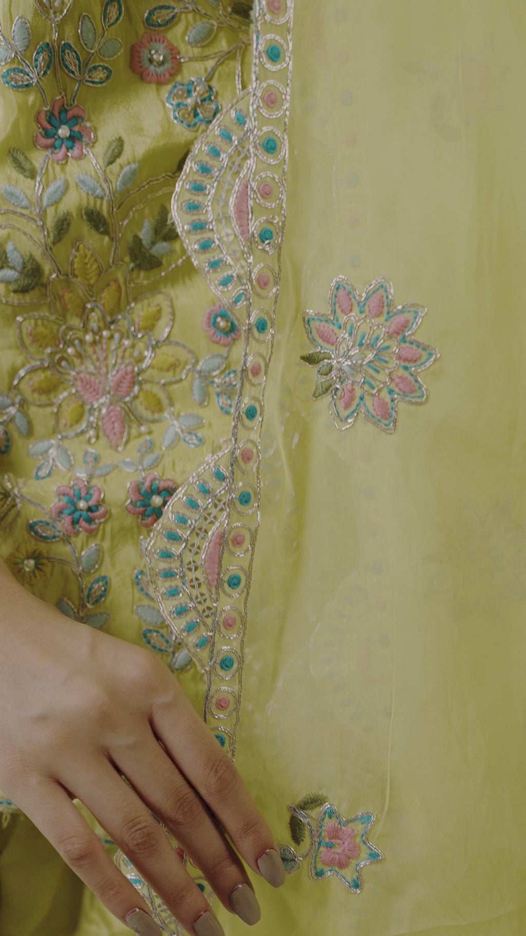 #color_marigold yellow